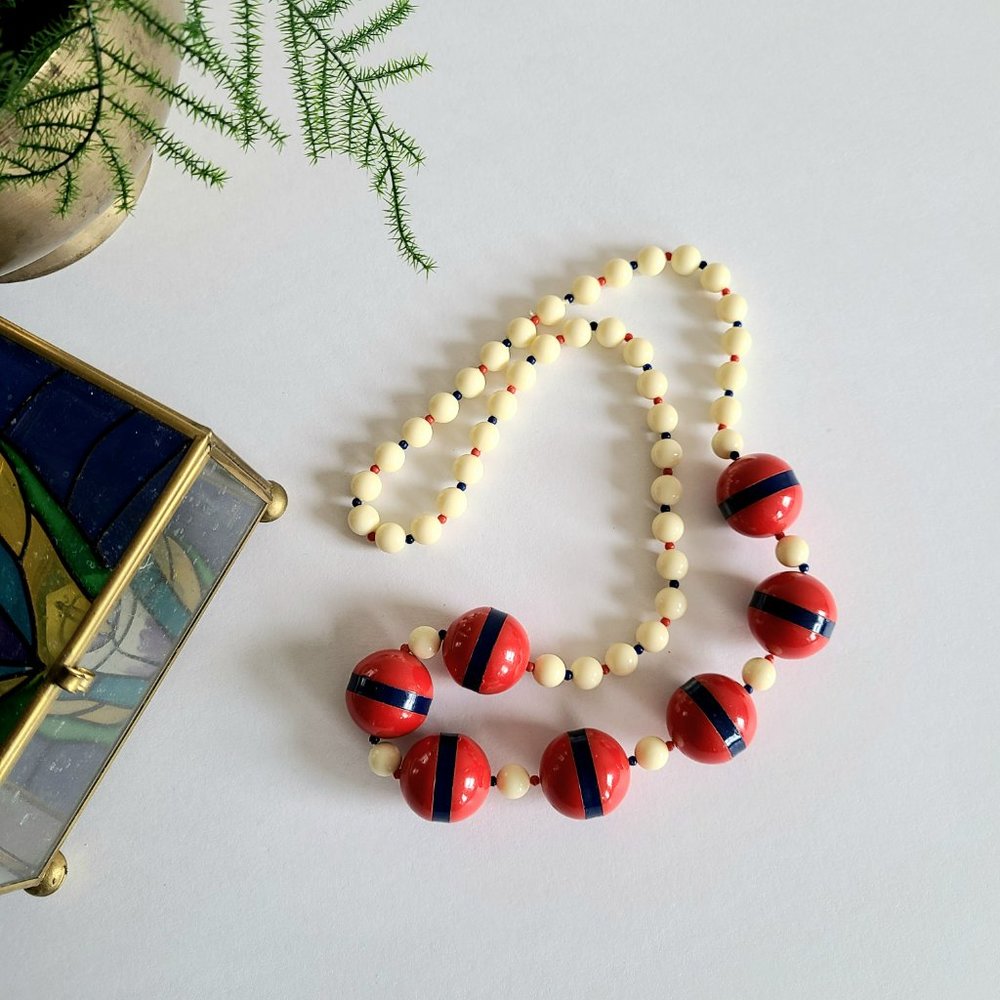 Vintage red blue and beige plastic beads chunky necklace.